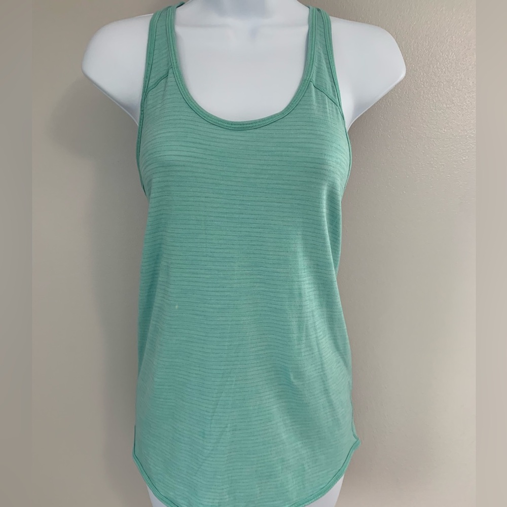Lululemon Turquoise Fitted Tank Top with Rounded Neckline